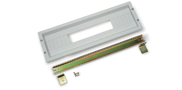 DKC EUROPE - Acc. Serie CVT-CVN - Pannello asolato per armadi serie CV largh. 546 mm, 24 moduli DIN, alt. 150mm