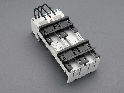 WOEHNER ELECTROTECHNICAL SYSTEMS - ADATT. EC 16A, 2DIN, 90MM