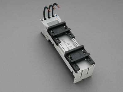 WOEHNER ELECTROTECHNICAL SYSTEMS - ADATT. EC 32A, 54MM, 2DIN, SIS.60, L=200